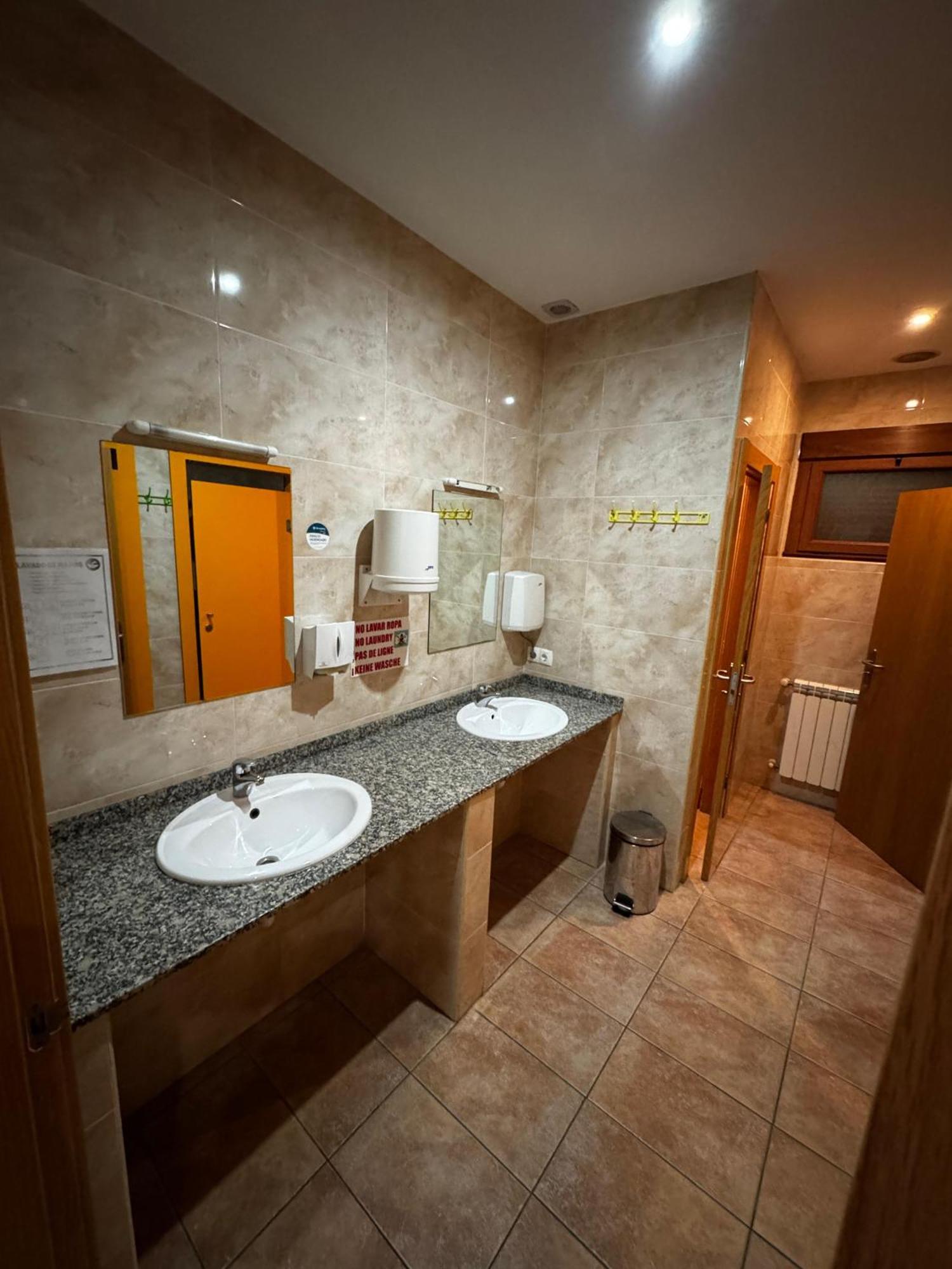 Albergue De Peregrino Cruz De Fierro Foncebadon Zewnętrze zdjęcie