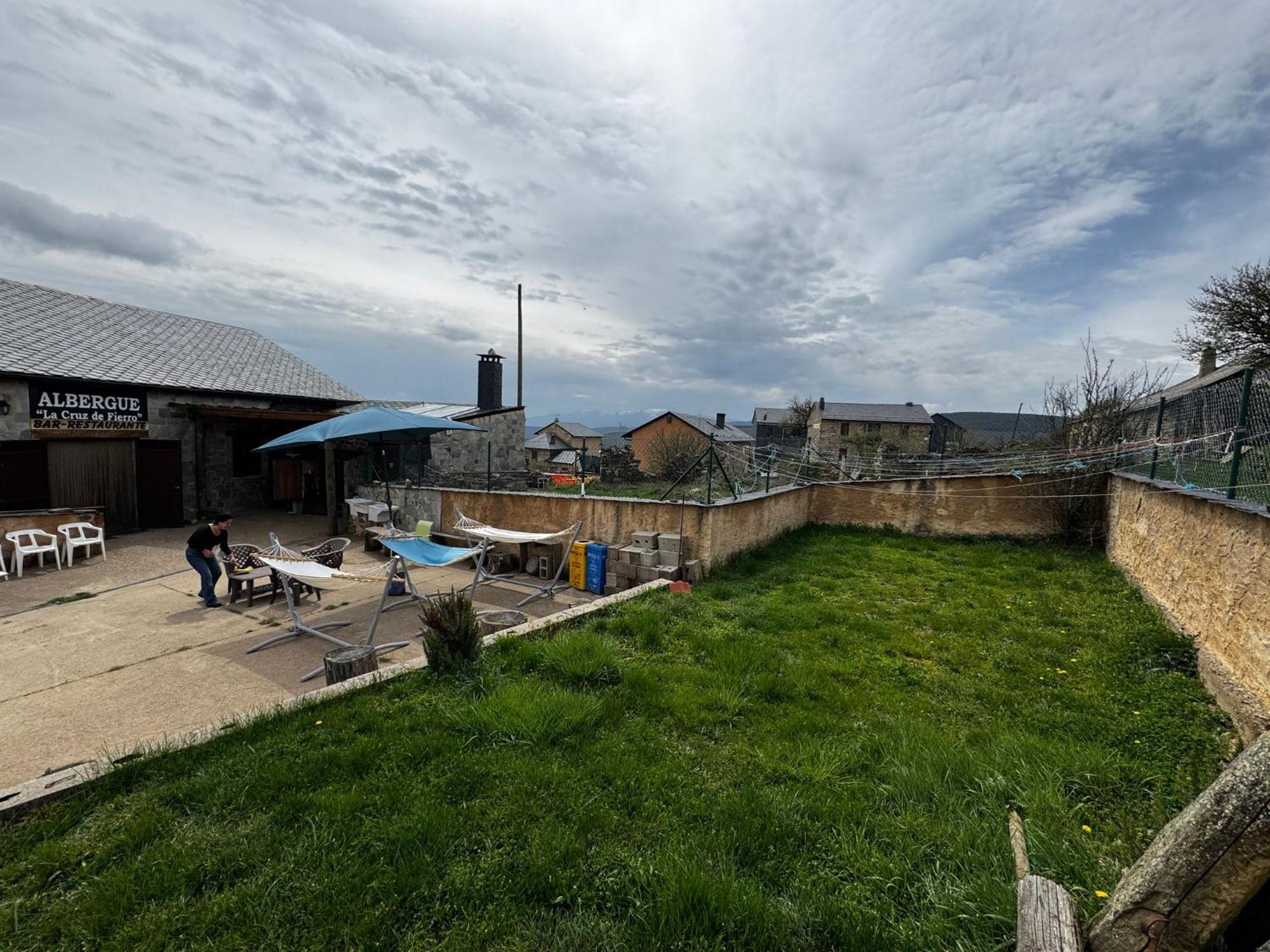 Albergue De Peregrino Cruz De Fierro Foncebadon Zewnętrze zdjęcie