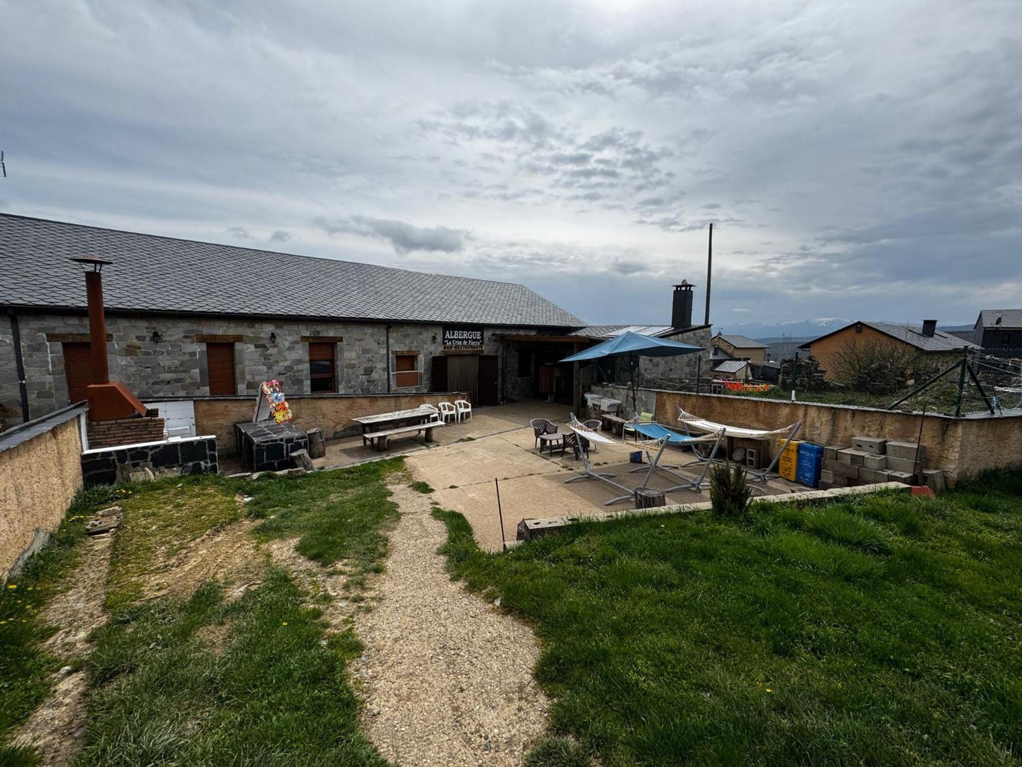 Albergue De Peregrino Cruz De Fierro Foncebadon Zewnętrze zdjęcie